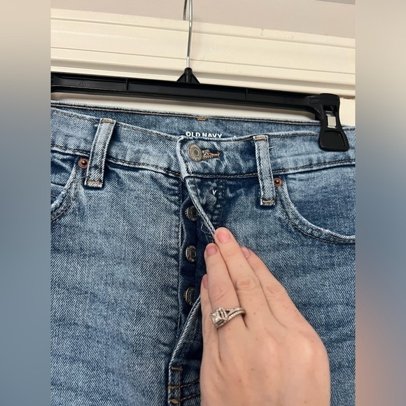 Old Navy Extra High Rise Sky High Straight Denim Shorts - Picture 2 of 6